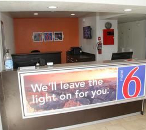 Motel 6 - Lufkin, TX