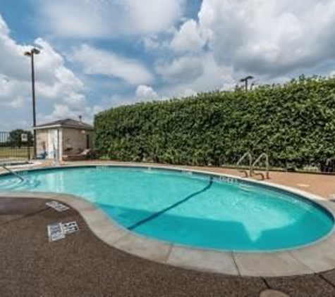 Microtel Inn & Suites by Wyndham Ft. Worth North/At Fossil - Fort Worth, TX