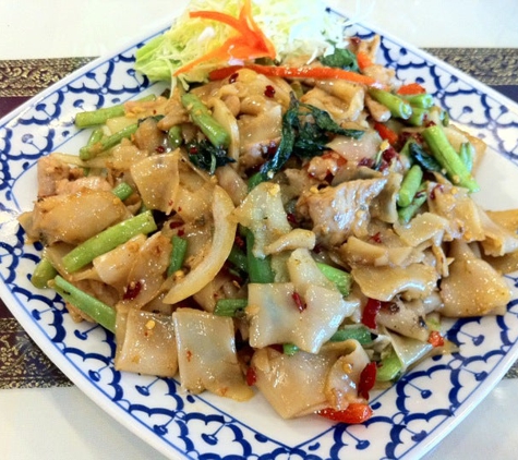 Lucky Elephant Thai Cuisine - Ontario, CA