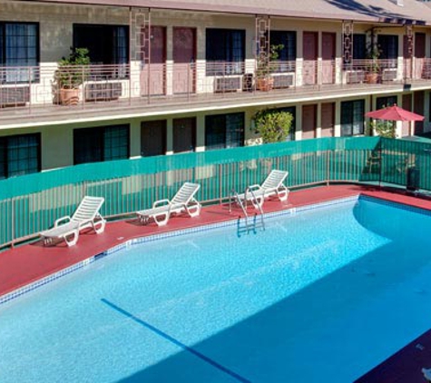 Studio City Court Yard Hotel - Studio City, CA