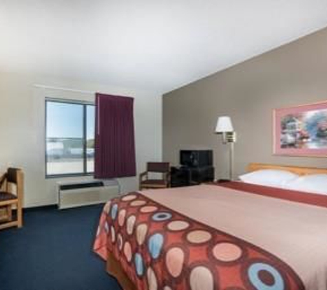 Super 8 by Wyndham Portage - Portage, WI