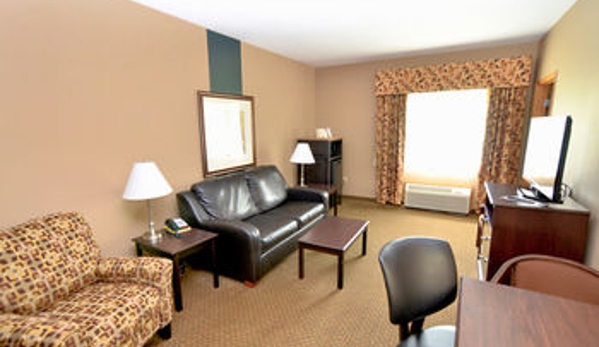 Boulders Inn & Suites Denison - Denison, IA