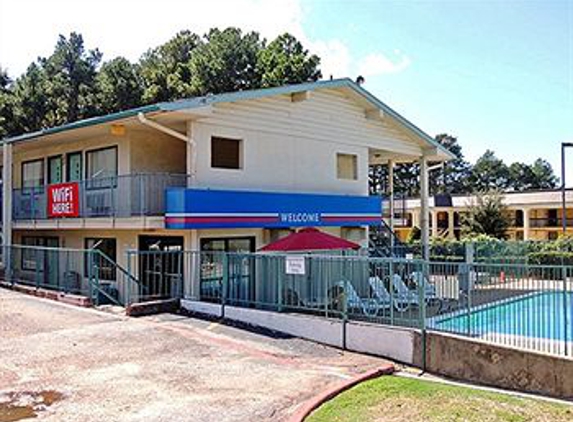 Motel 6 - Longview, TX