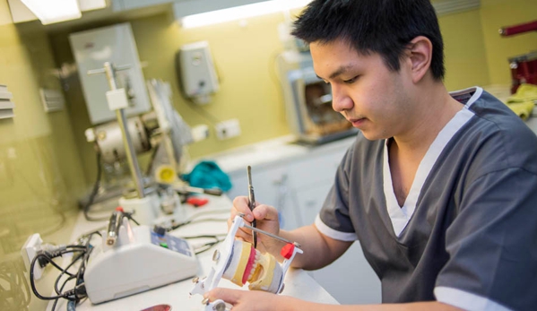 Gold Coast Dental and Denture Centre - Southport, QLD