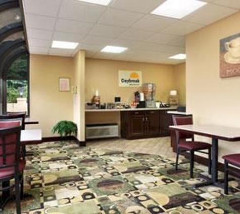 Days Inn by Wyndham Harriman - Harriman, TN