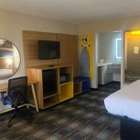 Days Inn & Suites by Wyndham Mobile