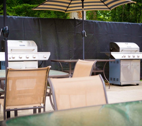 Fair Oaks Apartments - Horsham, PA. Grilling Area