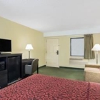 Days Inn & Suites by Wyndham Columbia Airport