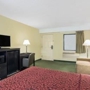 Days Inn & Suites by Wyndham Columbia Airport