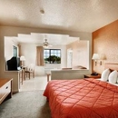 Days Inn & Suites by Wyndham Braunig Lake - Motels