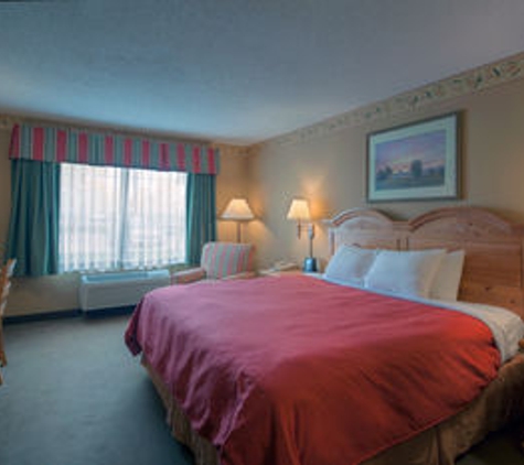 Country Inns & Suites - Waterloo, IA