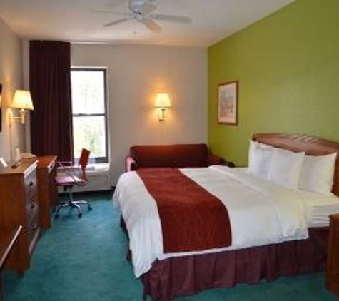 Days Inn & Suites by Wyndham Fort Myers Near JetBlue Park - Fort Myers, FL