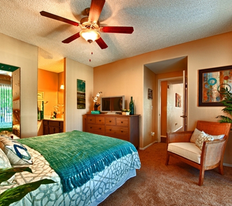 The Village At Lakewood Apartments - Phoenix, AZ