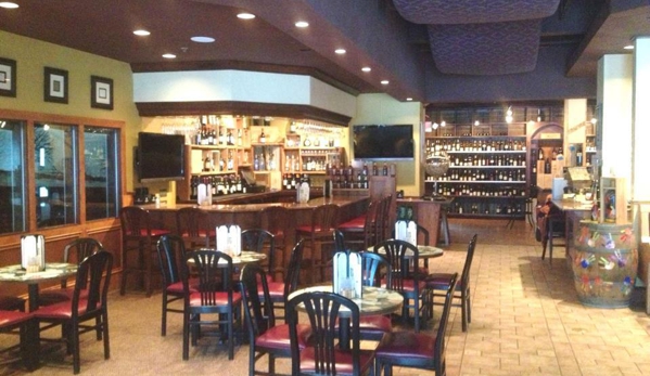 Wine Maniacs Wine Bar & Bistro - Oconomowoc, WI