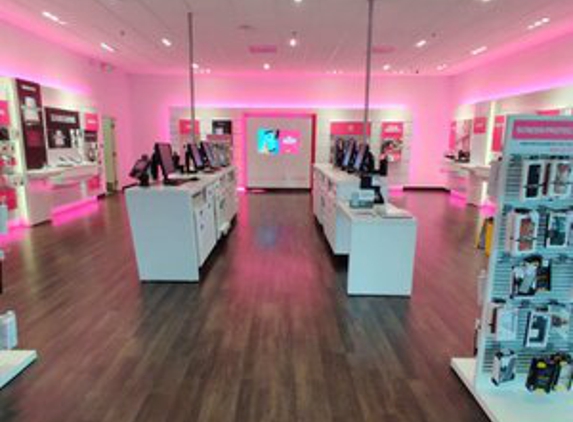 T-Mobile - Hanford, CA