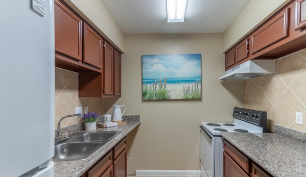 Falls of Bellaire - Houston, TX. 2 Bedroom Apartment - Kitchen