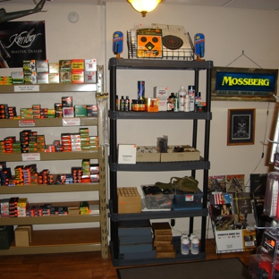 Cliff's Guns & Surplus - Sharon, WI