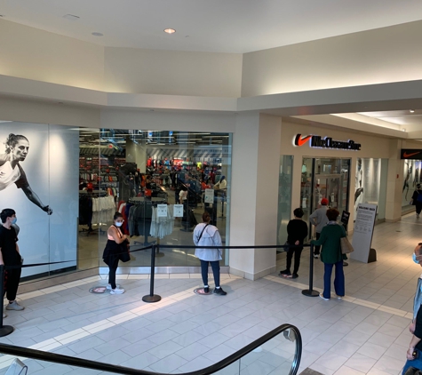 Nike Clearance Store - Flushing Queens - Flushing, NY