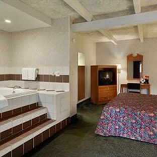 Days Inn - Hazelwood, MO