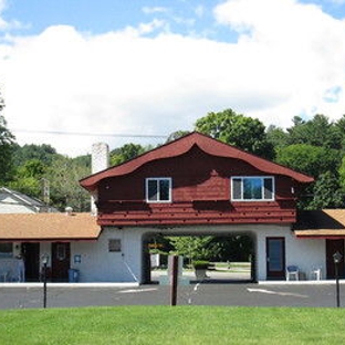 Olympian Village Motel - Diamond Point, NY