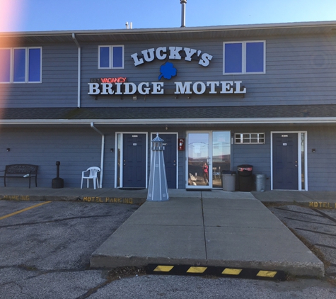 Lucky's Bridge Motel - Lodi, WI