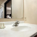 Super 8 by Wyndham Macon - Hotels
