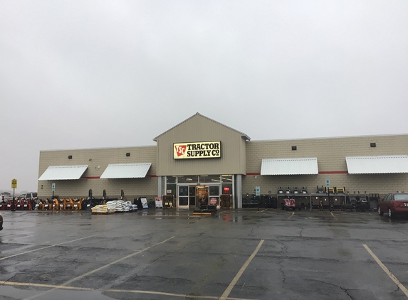 Tractor Supply Co - Dixon, IL