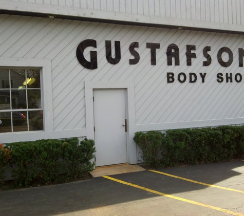 Gustafson Body Shop - Mundelein, IL