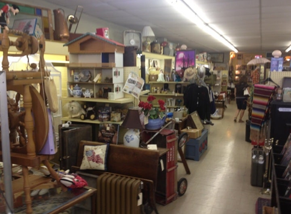 Hermann's Attic Antique Mall - Hermann, MO