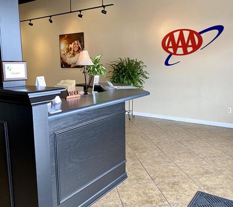 AAA Insurance - Lauritzen Insurance Agency - Bloomington, IL