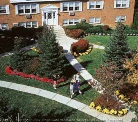 Kings Gate West Apartments & Townhouses - Camillus, NY