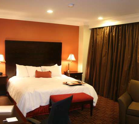 Hampton Inn & Suites Stamford - Stamford, CT