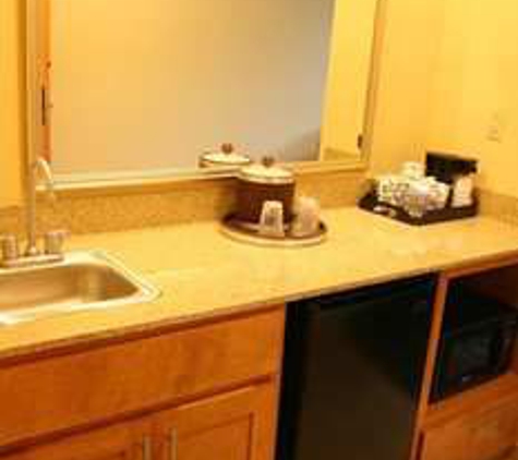 Hampton Inn & Suites Canton - Canton, OH