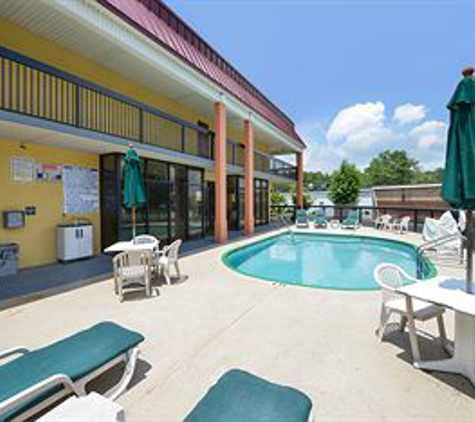 Americas Best Value Inn - Hinesville, GA