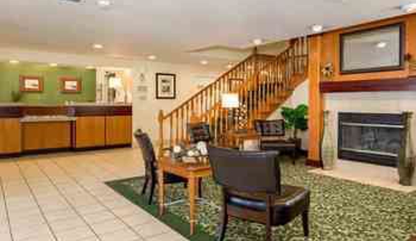 Fairfield Inn & Suites - Kansas City, MO