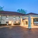 Super 8 by Wyndham McHenry/Fox Lake Area - Motels