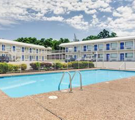 Motel 6 - Fayetteville, AR