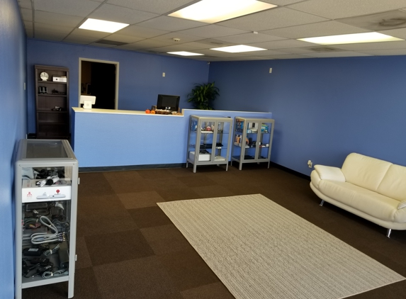 Data Techs Laptop and Computer Repair Shop - Colorado Springs, CO. Nice clean lobby!