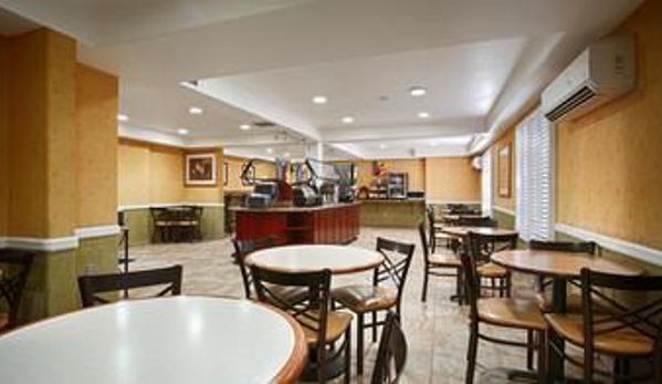 Best Western Plus Raffles Inn & Suites - Anaheim, CA