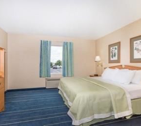 Days Inn & Suites by Wyndham Bridgeport - Clarksburg - Bridgeport, WV