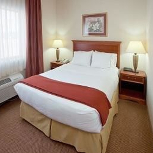 Baymont Inn & Suites - Chelsea, MI