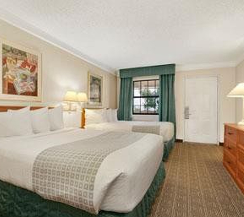 Baymont Inn & Suites - Longview, TX