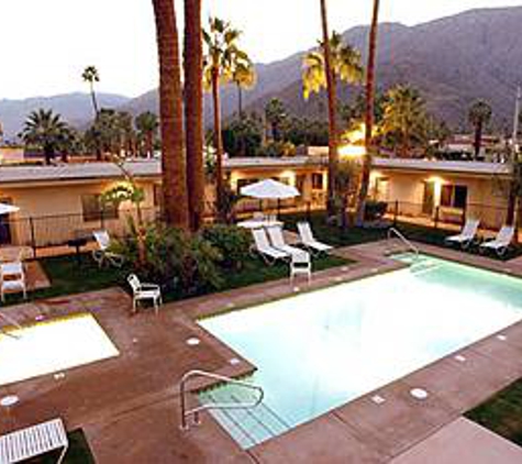 7 Springs Inn & Suites - Palm Springs, CA