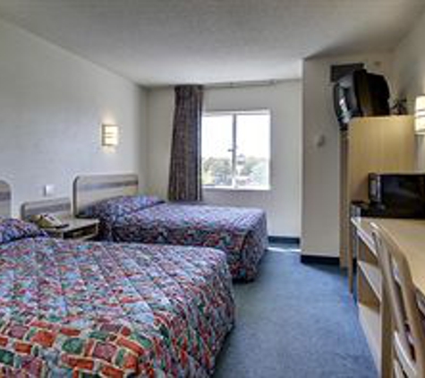 Motel 6 - West Des Moines, IA