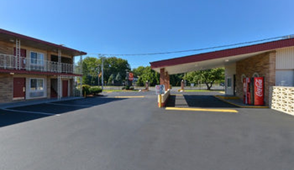 Econo Lodge - East Hartford, CT