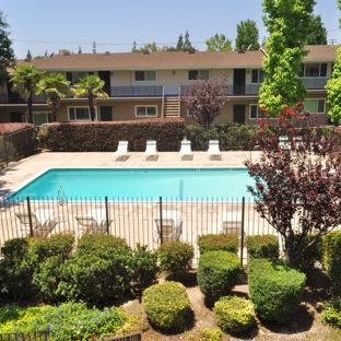 Royal Park Apartments - Monrovia, CA