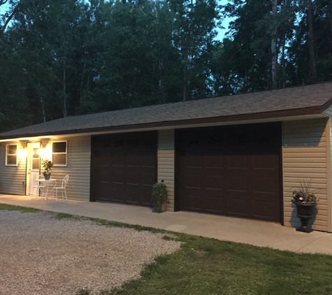 Ri Lee Kennels - Oconto Falls, WI. We'll leave the light on...
