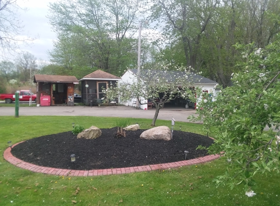 Delongs Topsoil & Mulches - Mentor, OH