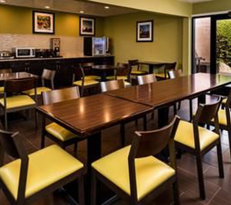 Best Western Airport Albuquerque Inn Suites Hotel & Suites - Albuquerque, NM