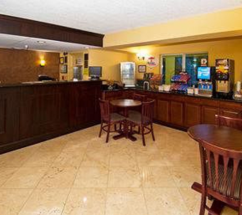 Super 8 by Wyndham Dania/Fort Lauderdale Arpt - Dania, FL